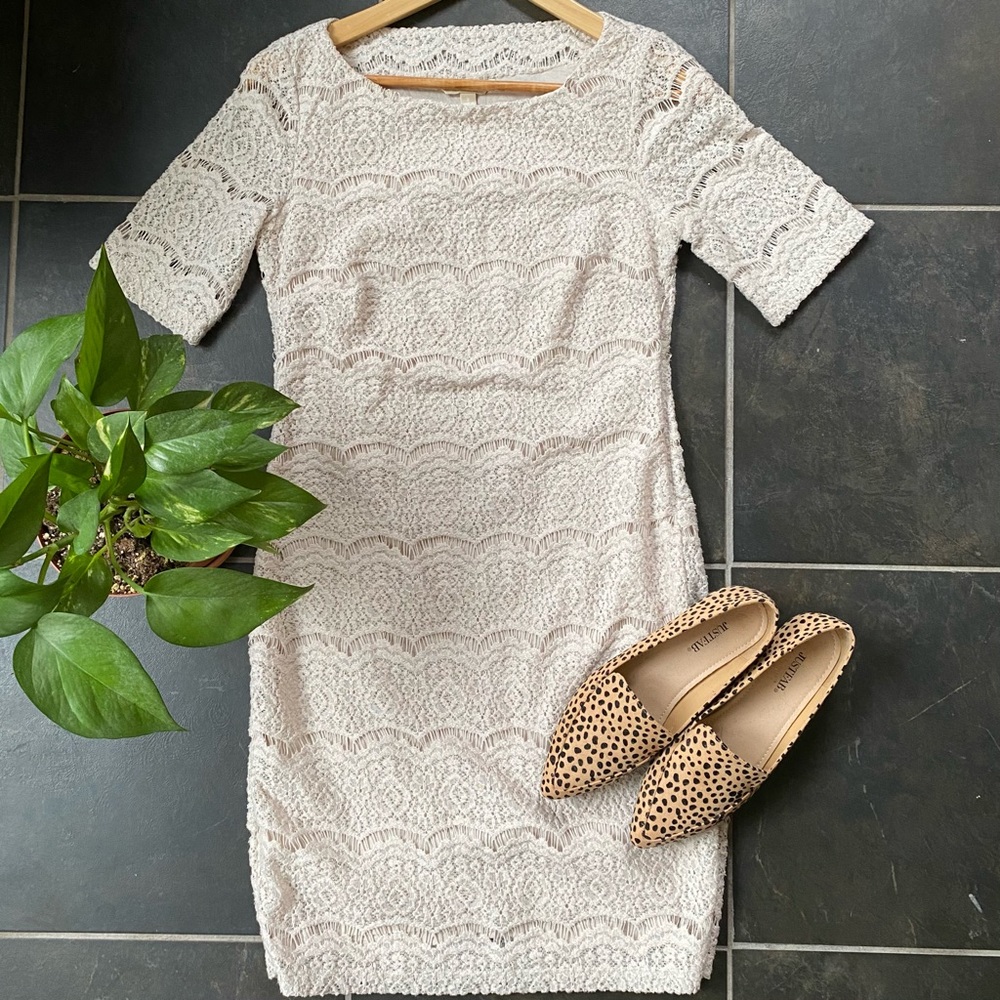 Gorgeous lace form-fitting dress